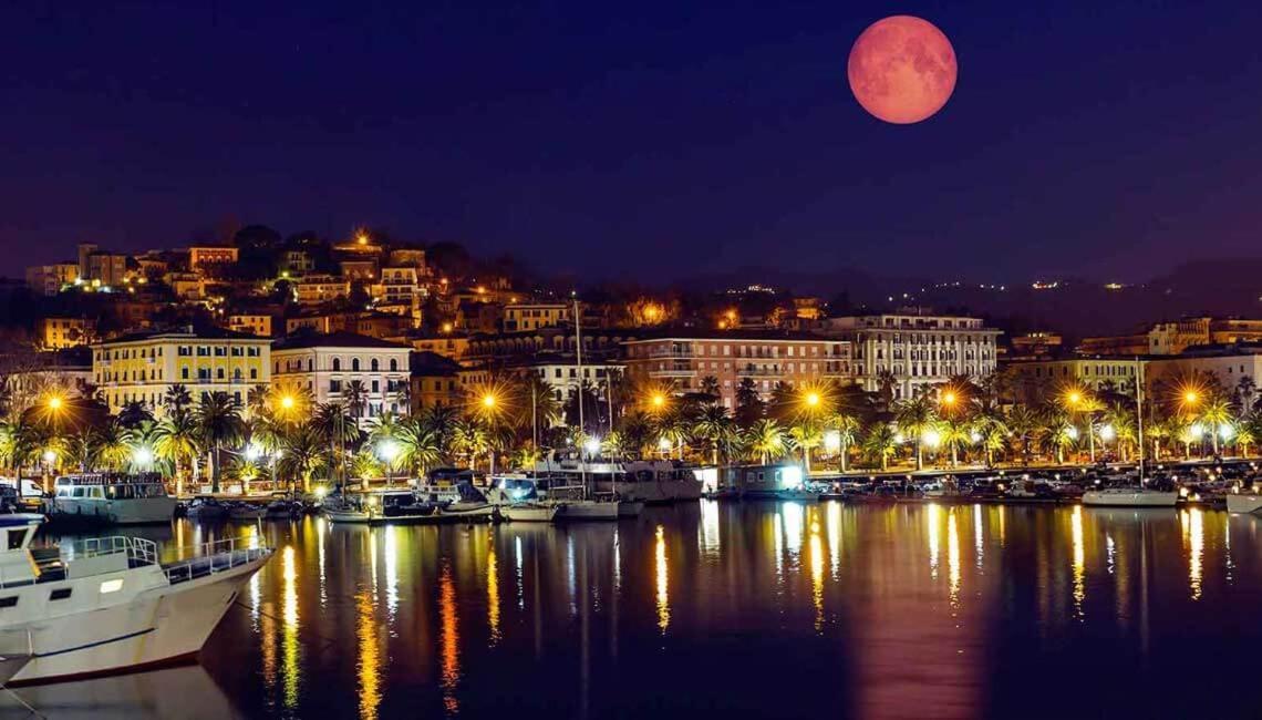 Bed And Boat Holiday Hotell La Spezia Exteriör bild